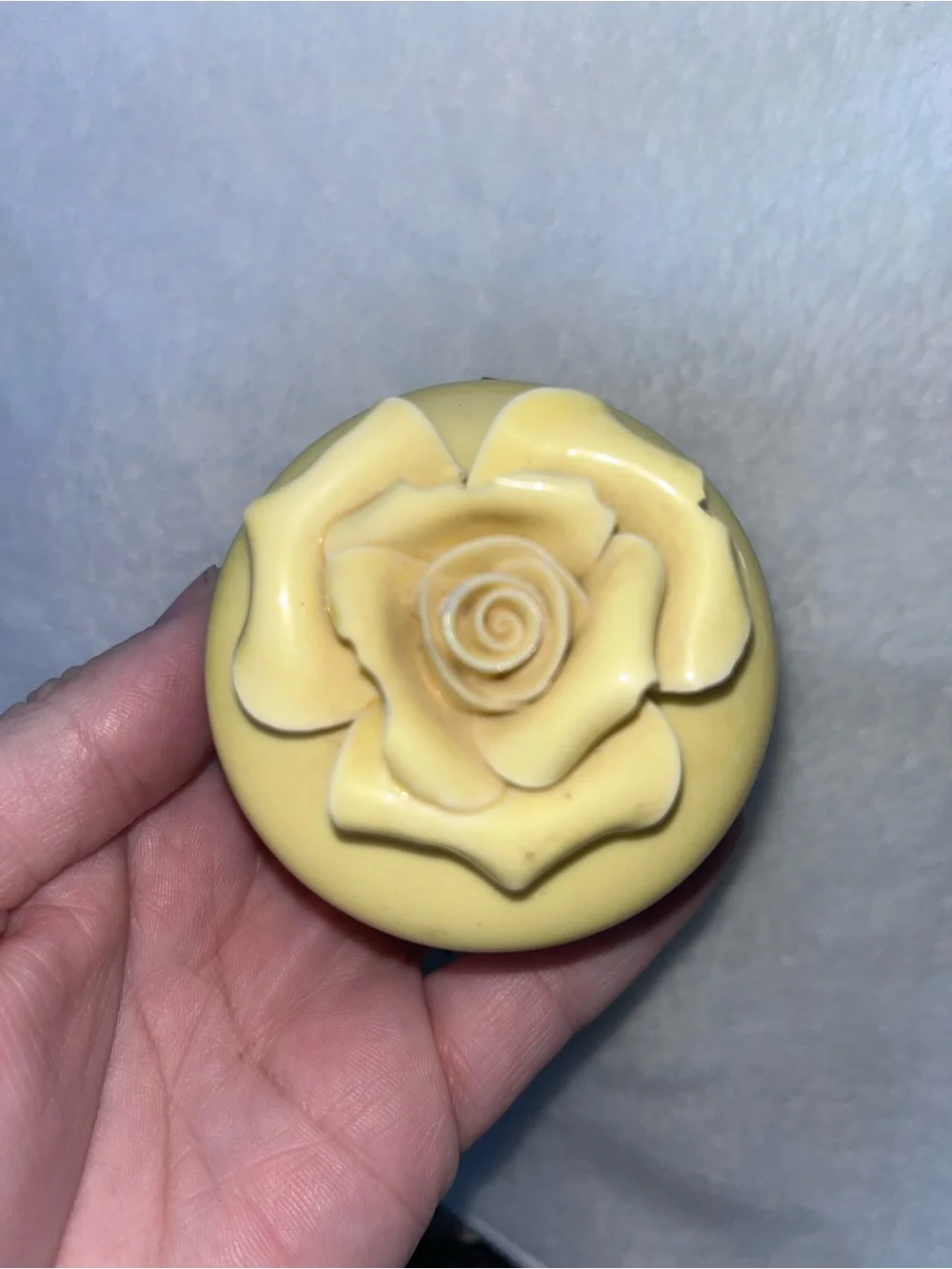 Vintage Yellow Porcelain Rose Hinged Trinket Box Bow Clasp Ring Dish